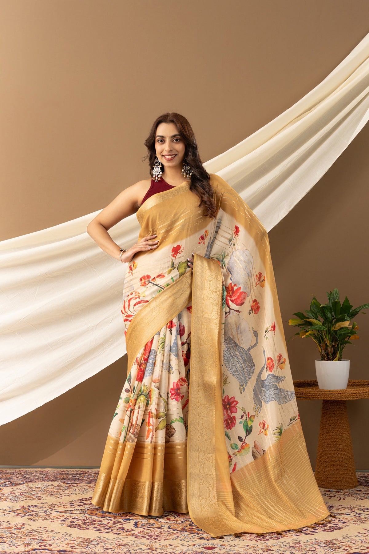 Pihu Sunehri Saree